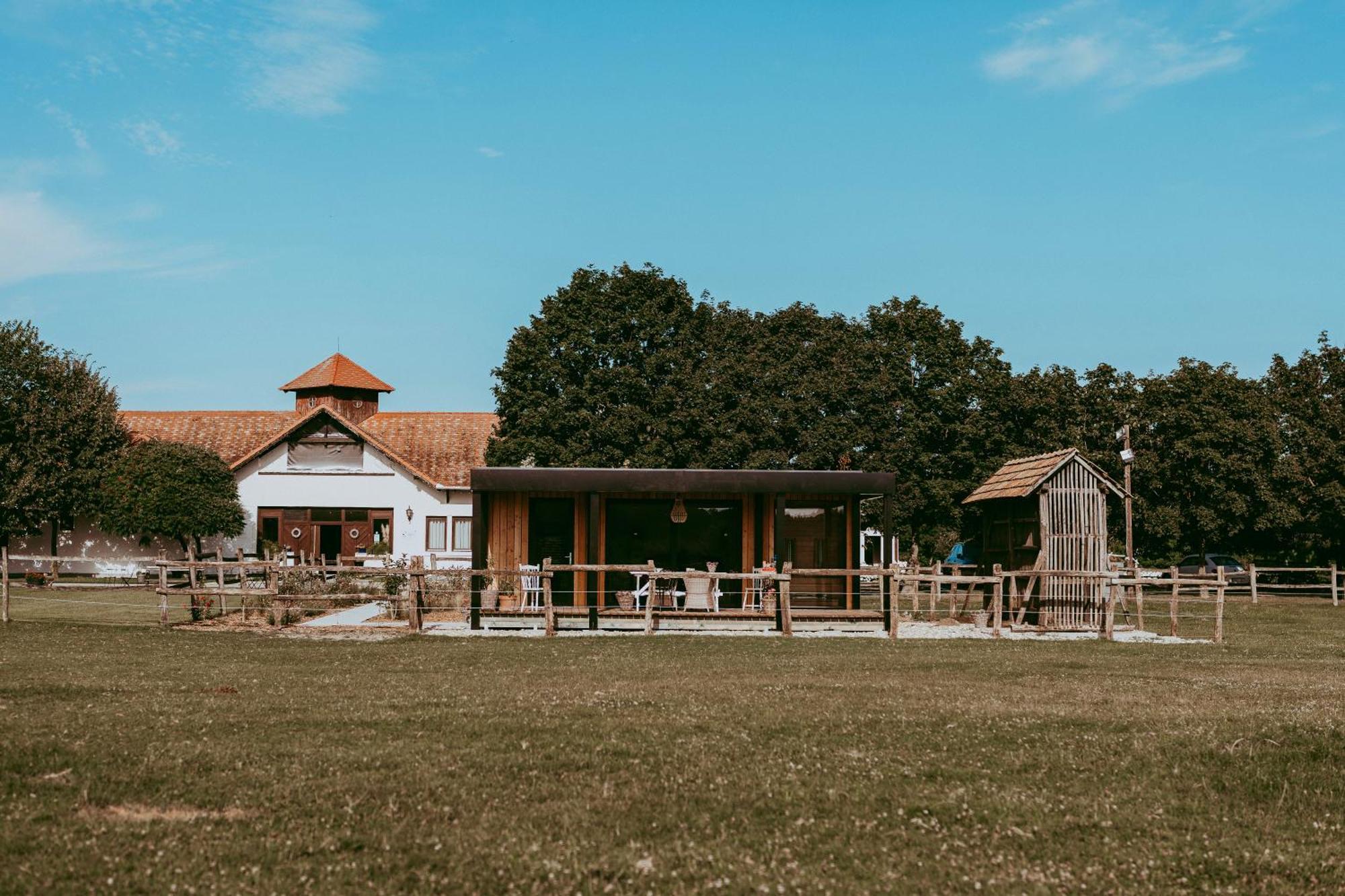 Ugo Apartman Halászi Exterior foto